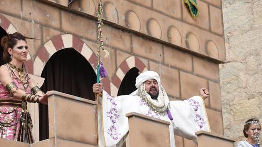 El castillo vuelve a manos del bando de la Cruz  tras una dura batalla