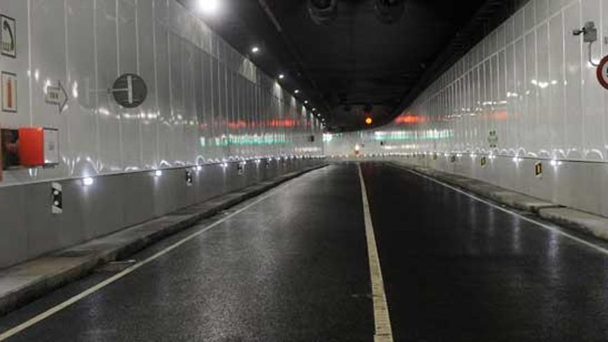 Corte nocturno de las tres bocas del túnel de la Marina desde el día 16