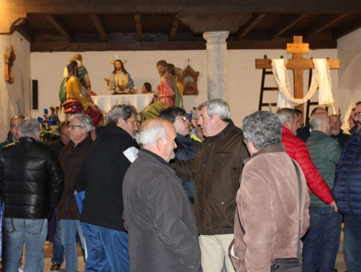 Los abades de Jesús Nazareno comparten el tradicional bacalao | LUCÍA SJ