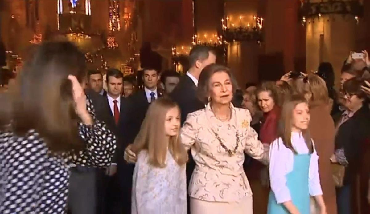 El lenguaje no verbal del polémico vídeo de la reina Letizia y Doña Sofía: "Hay actitudes agresivas"