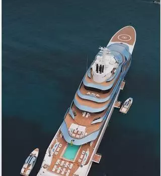 'Kaos', el superyate de 110 metros que sorprende en aguas de Formentera