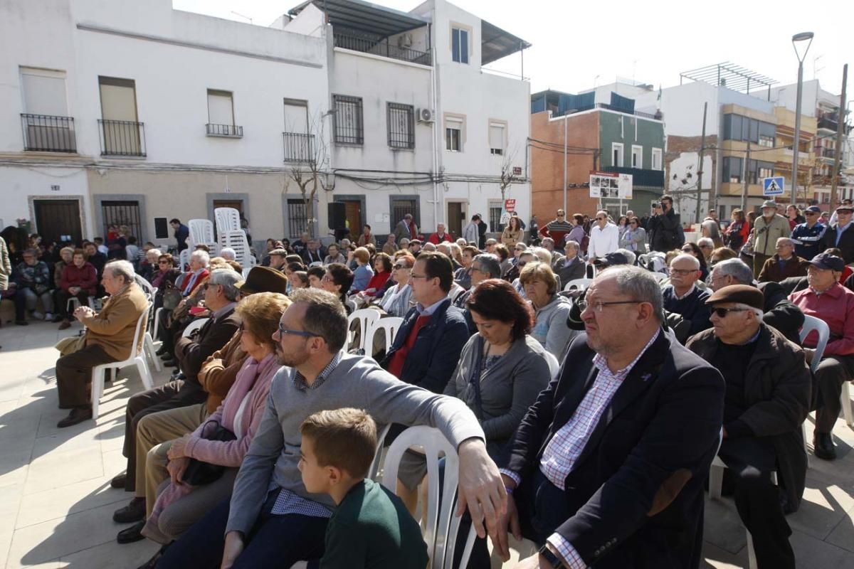 Valdeolleros inaugura la nueva 'plaza de los ovnis'