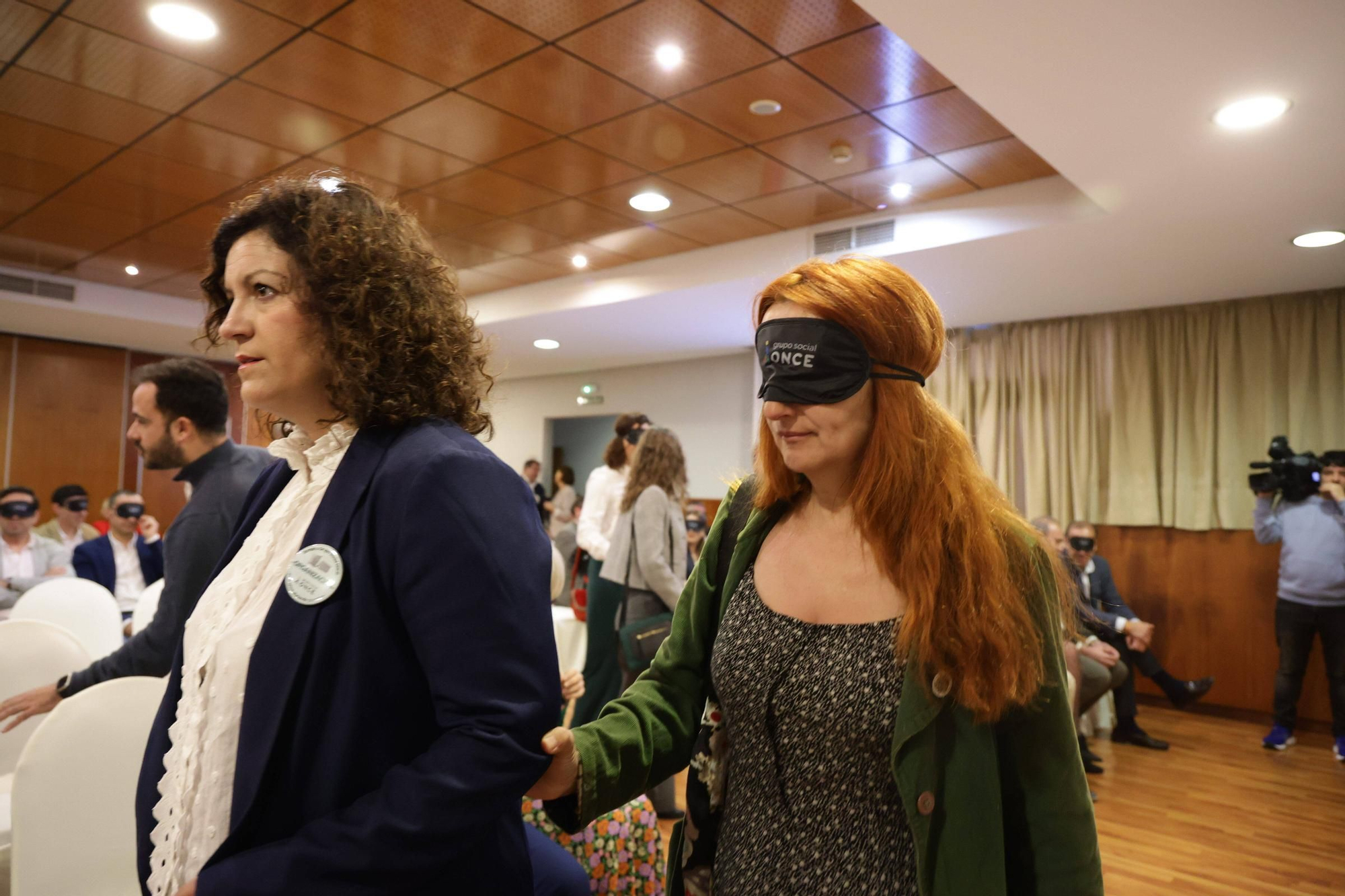 Fotogalería | Desayuno a ciegas para ponerse en la piel de las personas invidentes
