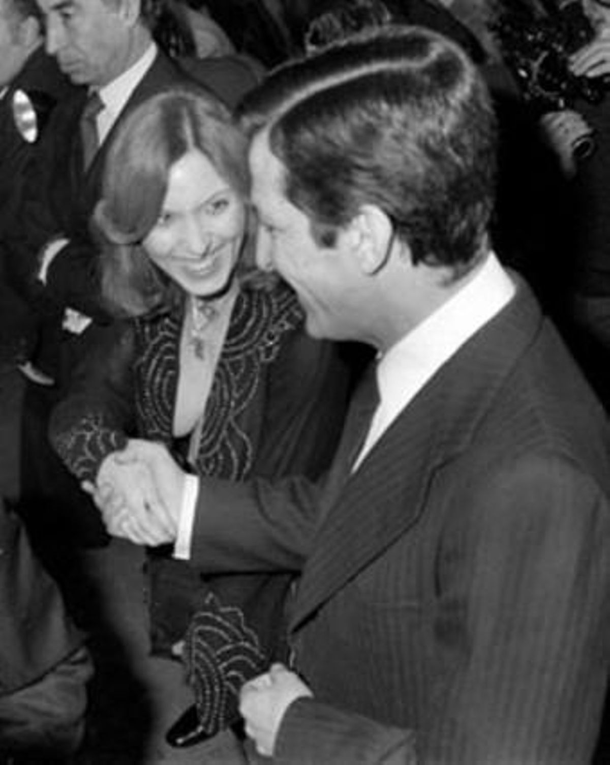 Susana Estrada saluda Adolfo Suárez. Susana Estrada saluda Adolfo Suárez.