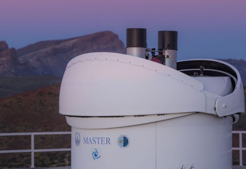 Telescopio MASTER ubicado en el Observatorio del Teide, en Tenerife.