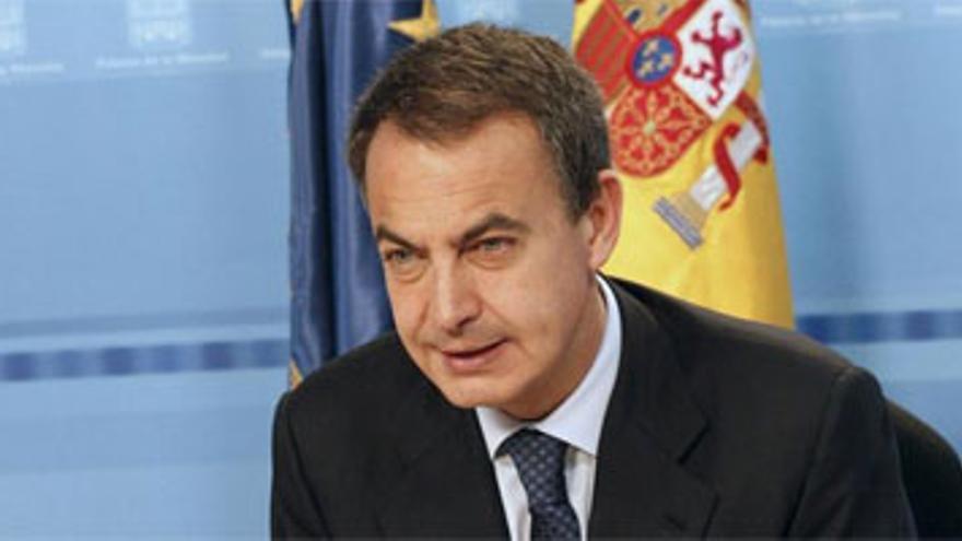 Zapatero anuncia que el salario mínimo interprofesional subirá en el 2009 el 4%, hasta 624 euros