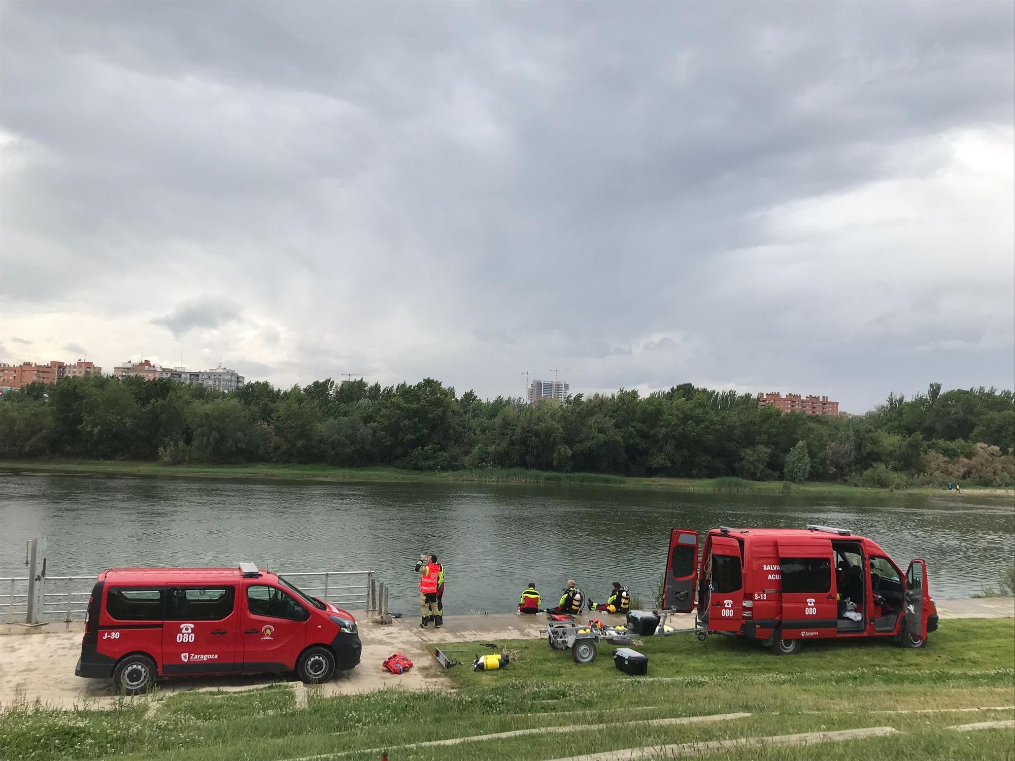 Continúa la búsqueda, con equipos de buceo, del menor desaparecido en el Ebro
