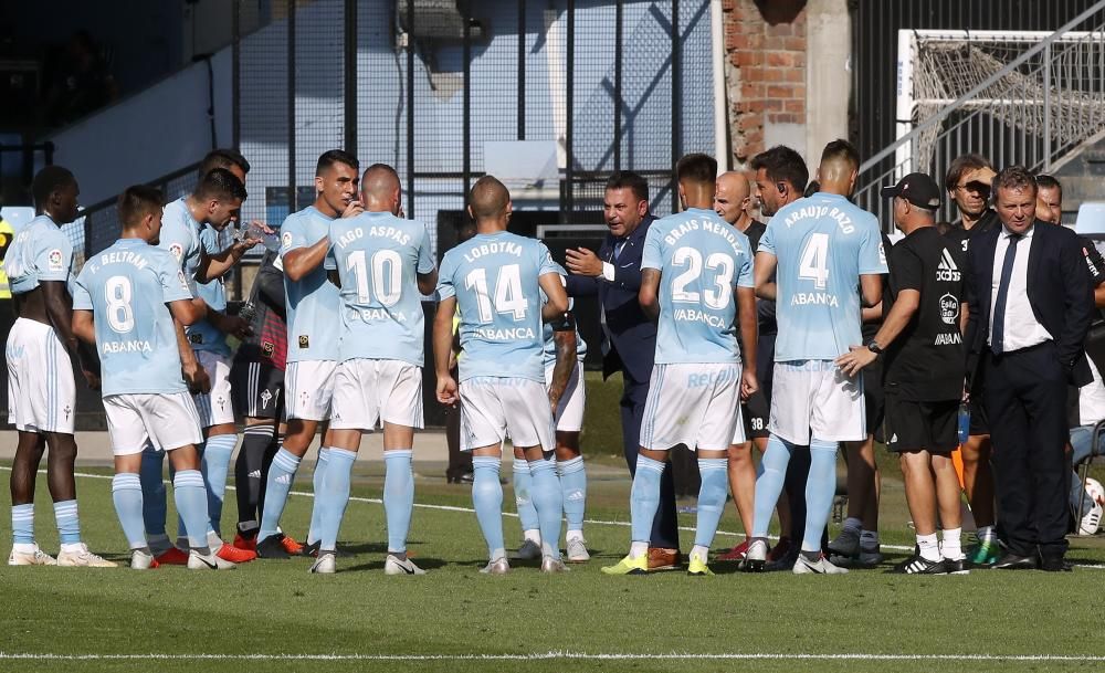 El entrenador argentino se presentó en Balaídos de punto en blanco a pesar de las altas temperaturas de Vigo.