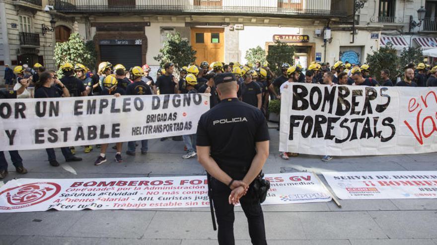 Los bomberos forestales piden al Consell completar la equiparación salarial