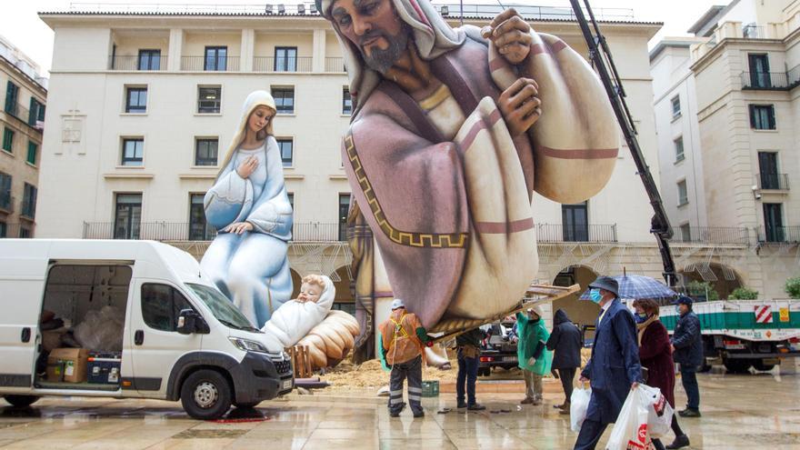 Arranca el desmontaje del Belén Gigante pese a la lluvia en Alicante