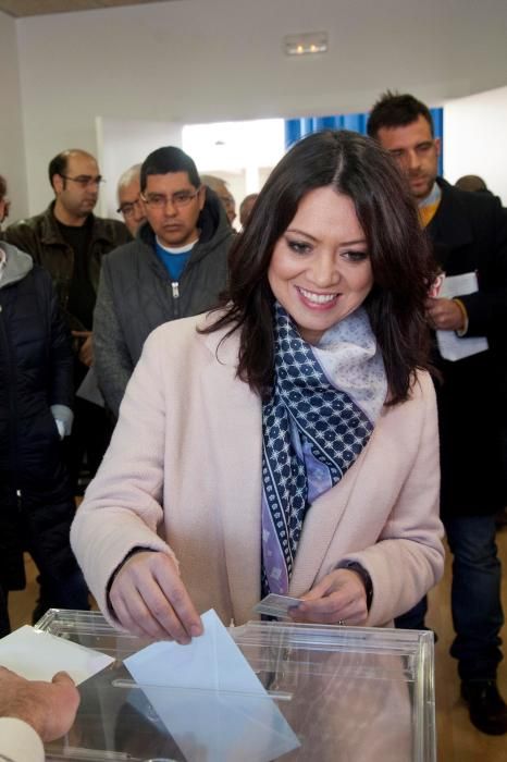 Esposa de Carles Puigdemont vota