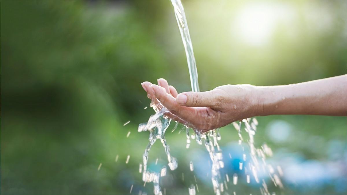 Aclarar con agua el exceso de crema.