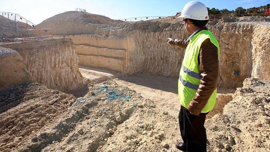 Los trabajos van a buen ritmo y ya se puede ver totalmente formada la salida del embalse y la zona donde irá la estación de filtrado