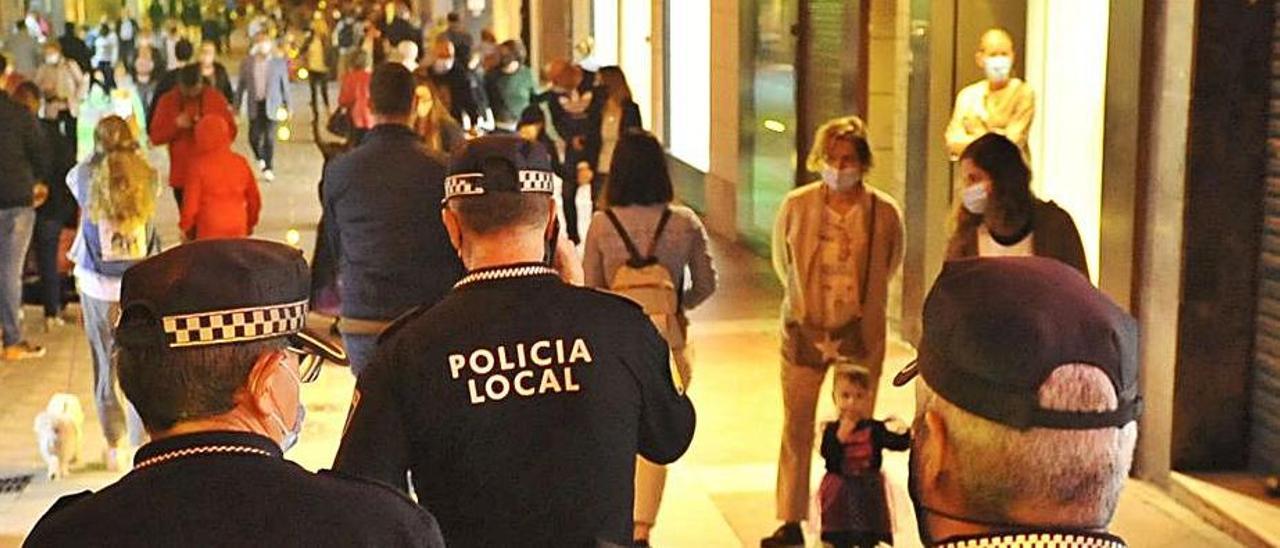 Efectivos de la Policía Local de Elche en un acto. |