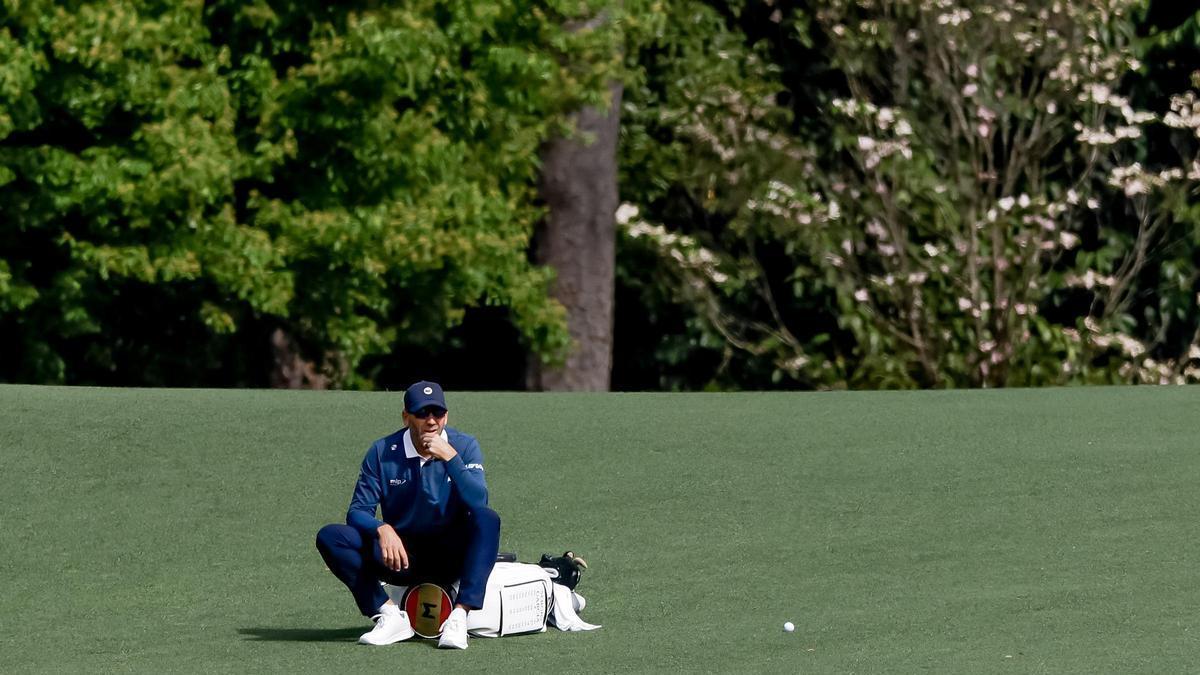 Un pensativo Sergio García entrenando en el Augusta Masters.