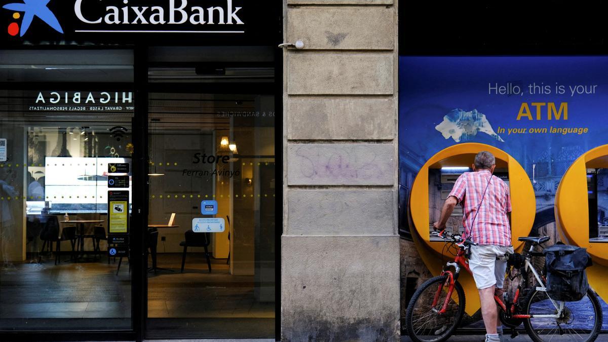 Cajero automático de CaixaBank.