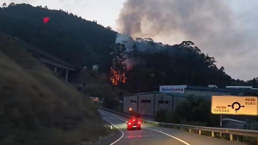 Un cuarto foco en A Madalena pone en alerta a las comunidades de montes y los concellos