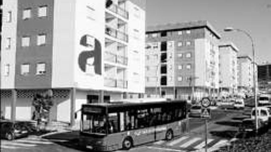 El autobús urbano ya pasa por Los Monges