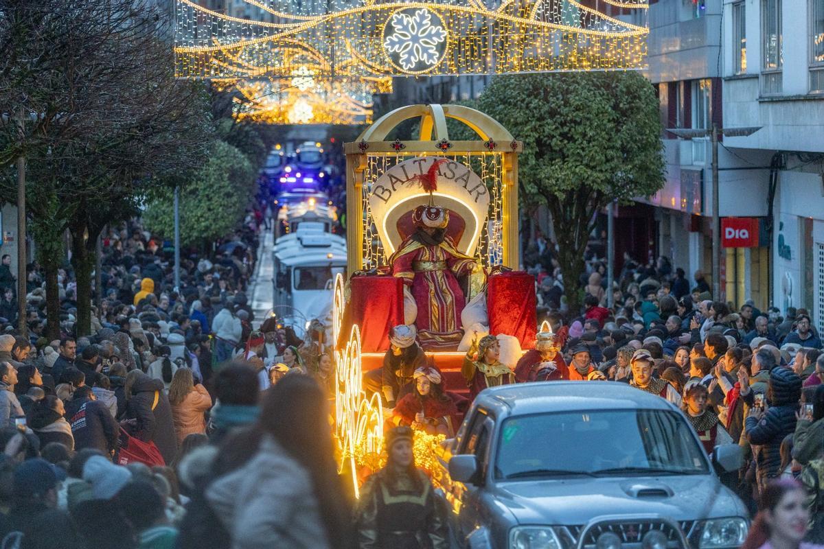 Los Reyes Magos recorren las calles de Santiago