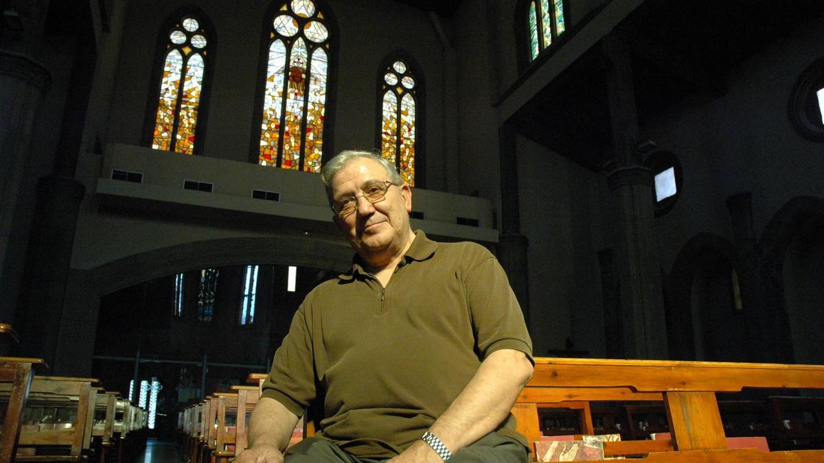 Mossèn Estanislau Corrons Graells, en una imatge d'arxiu a l'interior de Crist Rei