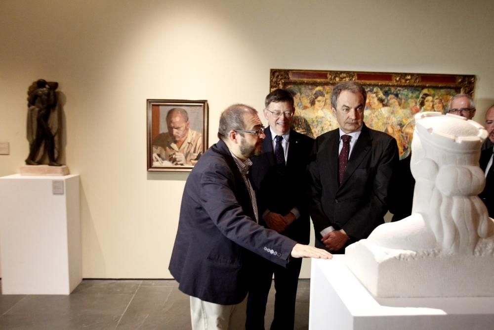 Zapatero y Puig visitan la exposición sobre la República en el MUVIN