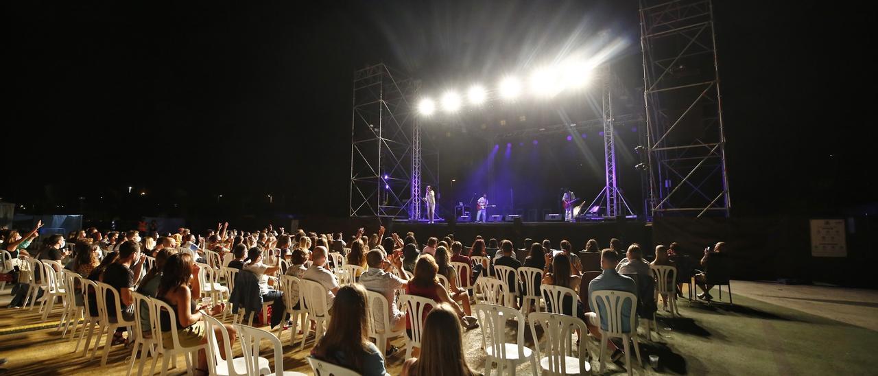 Los espectáculos al aire libre se han celebrado con medidas covid y solo 400 personas.