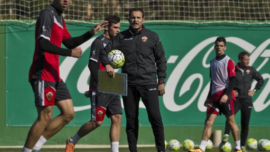 Rubén Baraja, durante el entrenamiento en el campo anexo