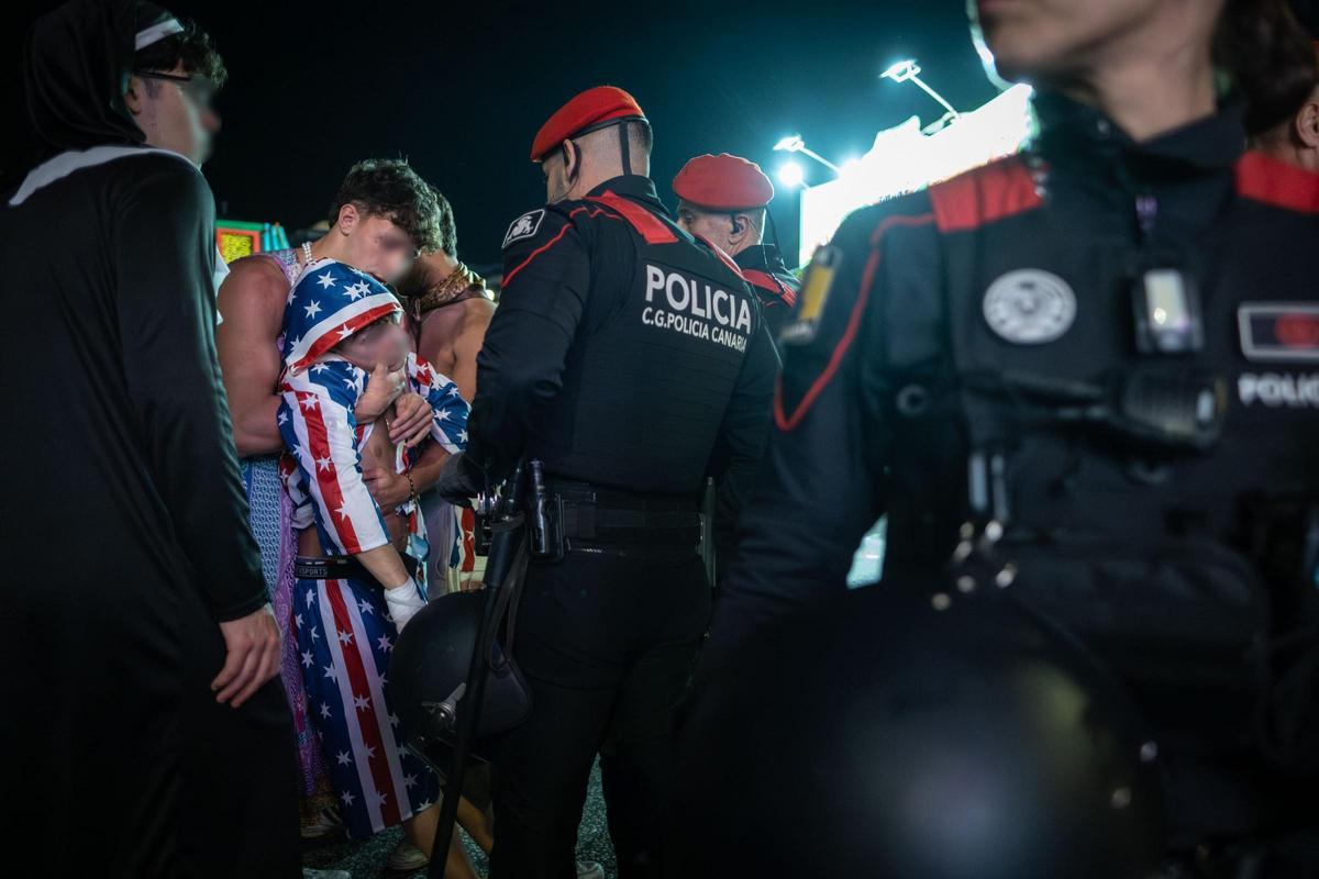 Una jornada de carnavales con la policía canaria