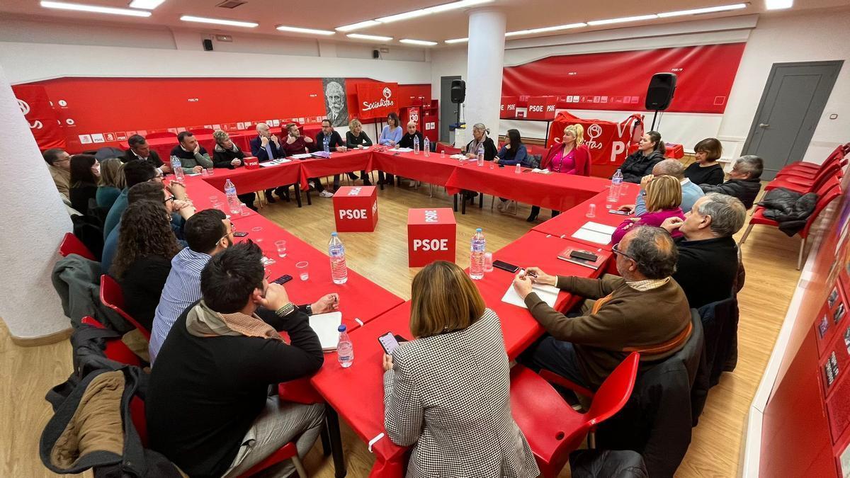 Ejecutiva del PSOE reunida este lunes en Elche para convocar la asamblea