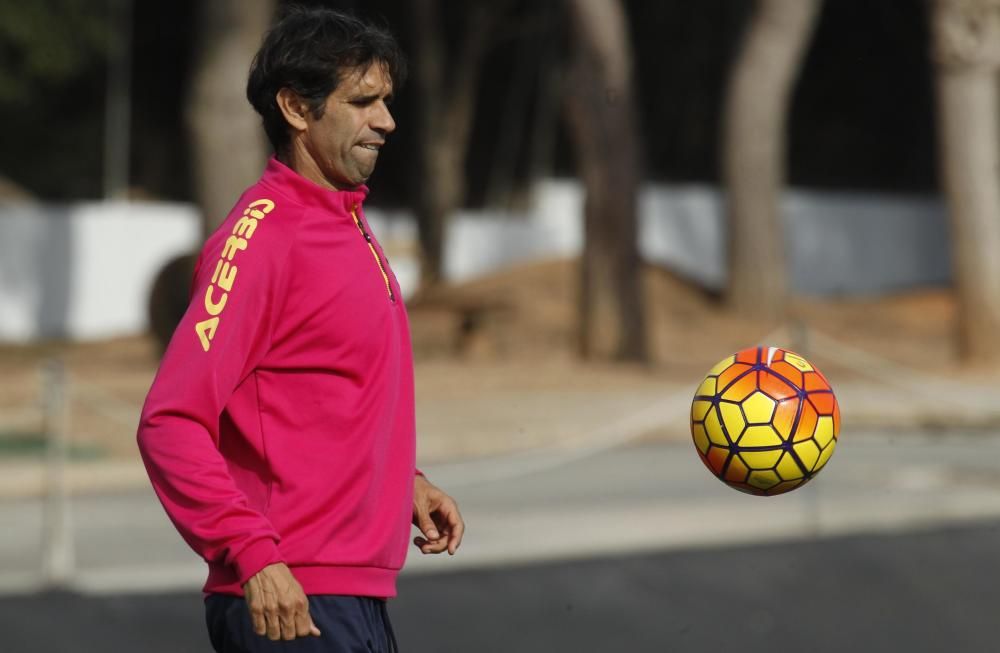 El futbolista canario se retira a los 40 años después de haber militado en Las Palmas, Mallorca, Atlético de Madrid y Deportivo de La Coruña.