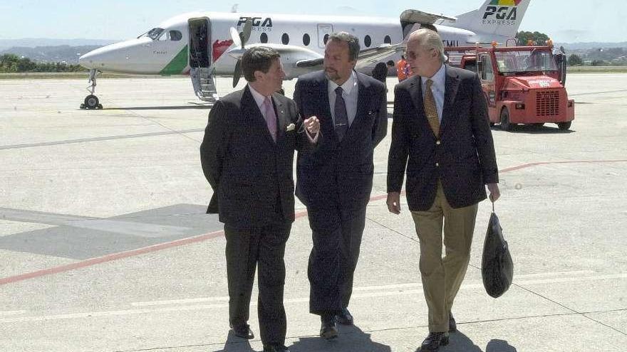 Francisco Vázquez, el presidente y el director general de Portugália, en 2001, en la inauguración de la ruta.