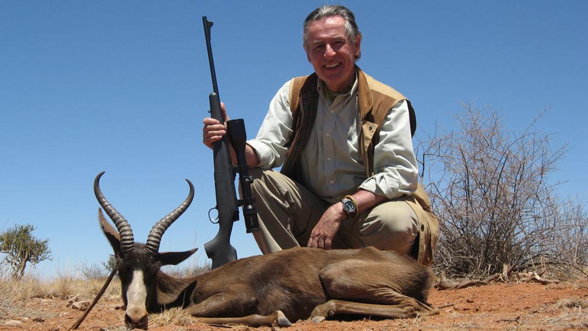 Miguel Blesa, durante una cacería en Namibia con un rifle Remington 597 cal.22LR.