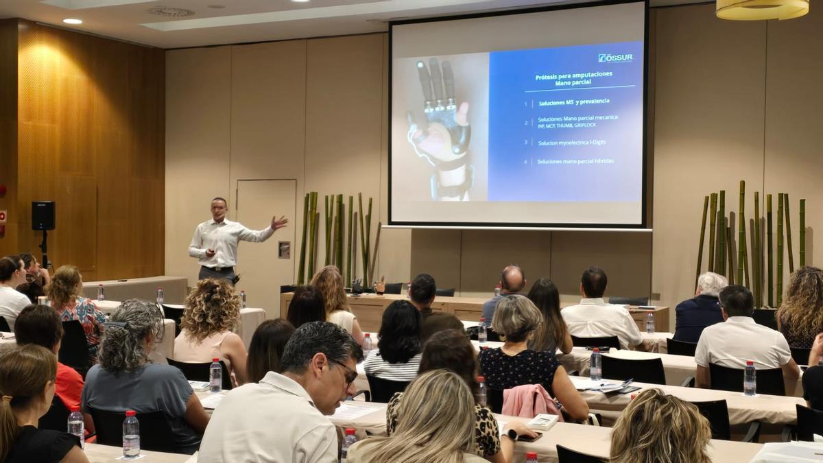 El Colegio Profesional de Ortopédicos de Aragón y la SMAR reúnen a especialistas sanitarios en el Hotel Vincci Zaragoza Zentro para analizar las últimas innovaciones en prótesis de miembro inferior y superior