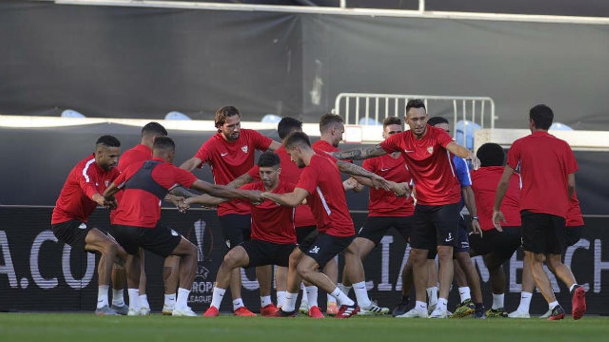 Entrenamiento del Sevilla la víspera de su encuentro ante el Roma