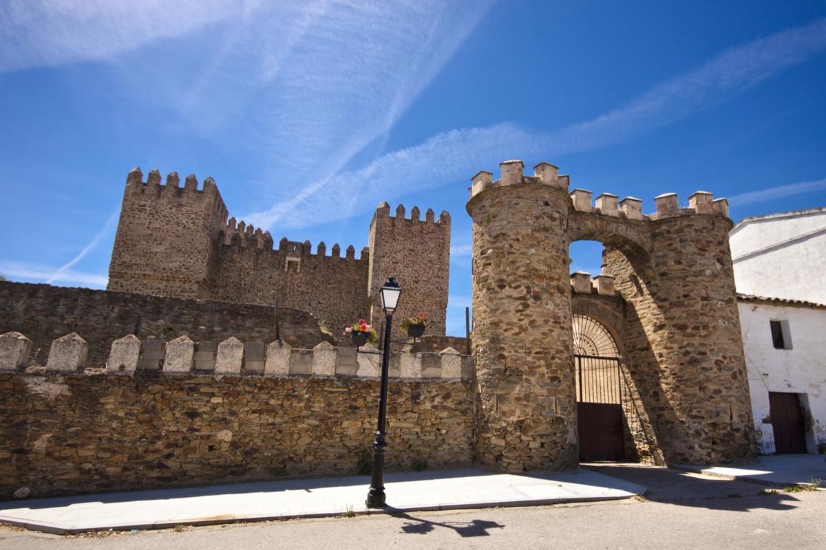 Fortificación 8 Castillo de Monroy, Patrimonio Histórico de España.