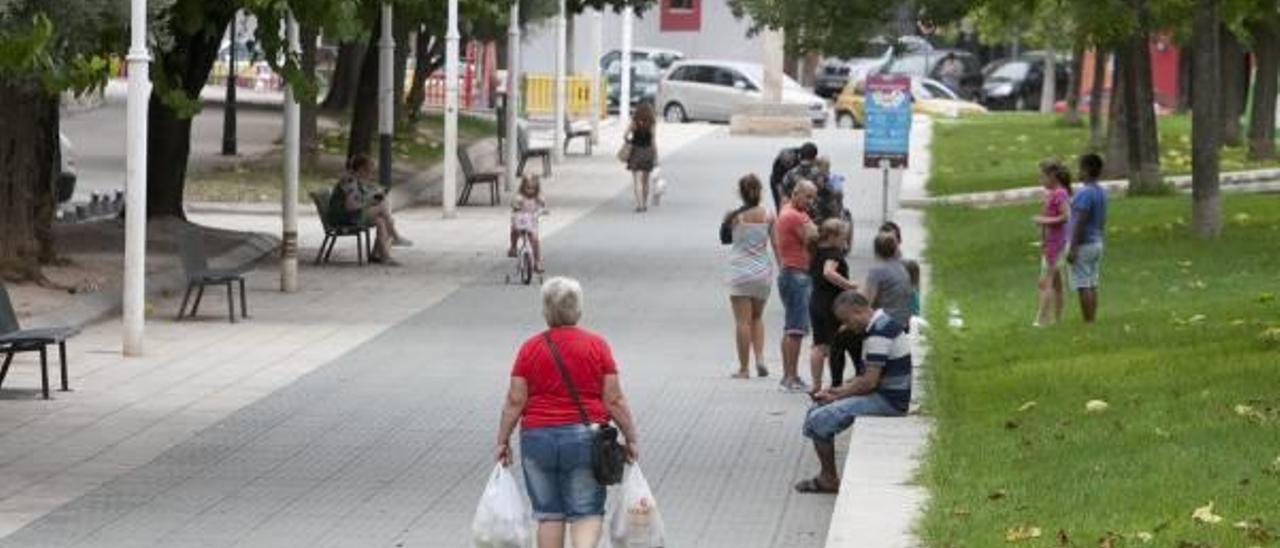 Aspecto del bulevar junto al barrio del Carmen de Xàtiva, caso que el autor del artículo pone como ejemplo a seguir.