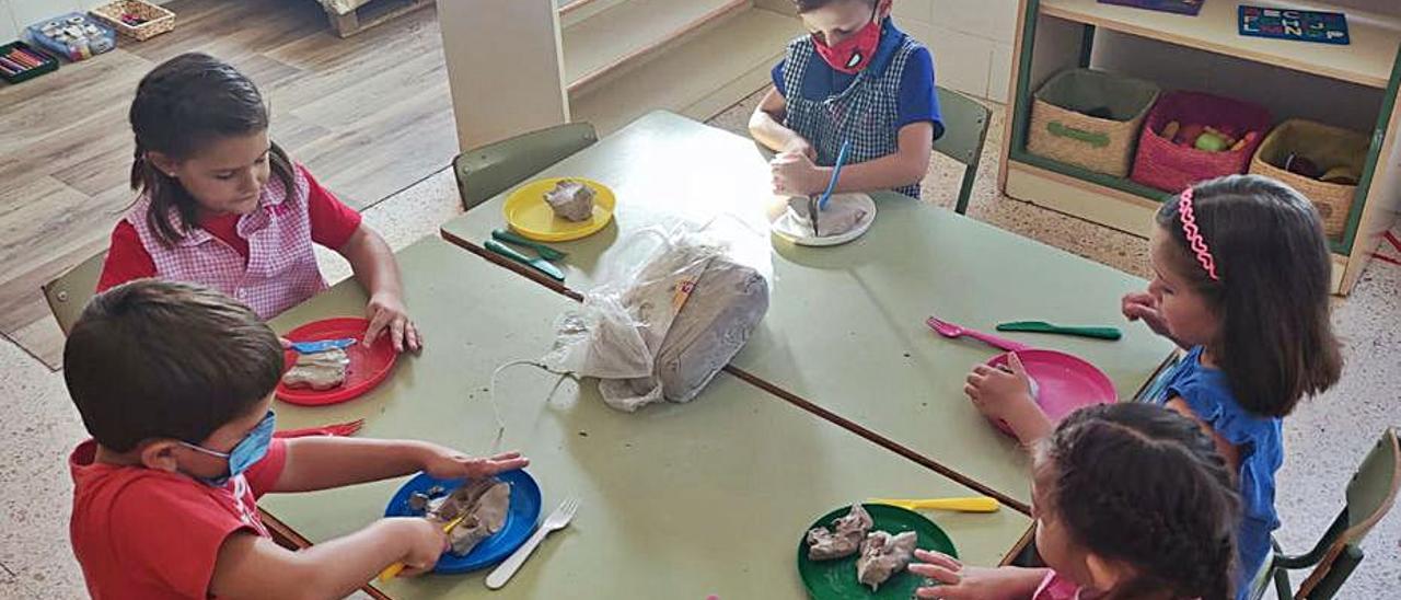 Alumnos del centro durante el primer día. | LEVANTE-EMV