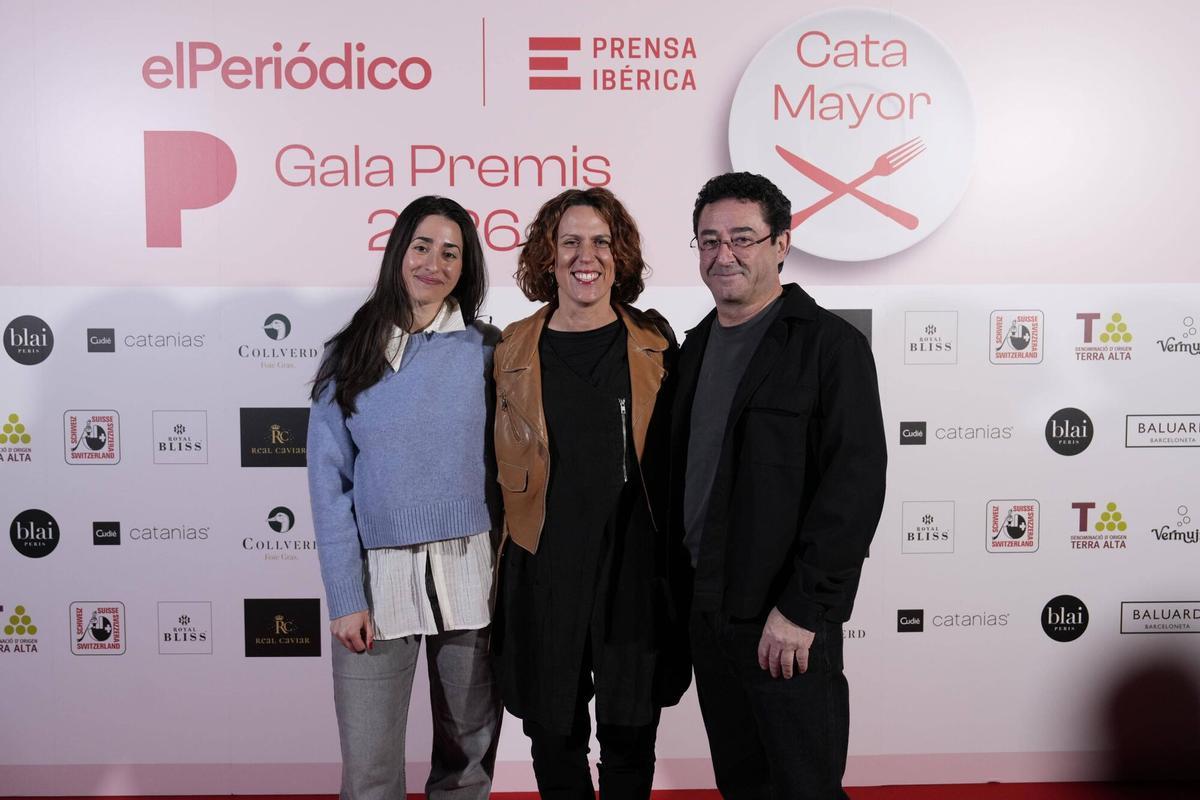 Irene Machín, de Born Districte Gastronòmic ; Mabel Mas, directora general de El Periódico y Juan Carlos Arriaga de Born Districte Gastronòmic