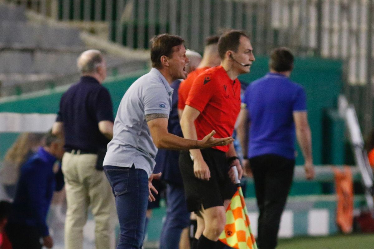Manuel Mosquera, durante el encuentro ante el Racing de Ferrol en El Arcángel.