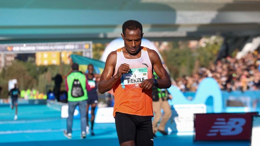 Las palabras de Cheptegei y Bekele tras estrenarse en el Maratón de Valencia