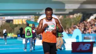 Las palabras de Cheptegei y Bekele tras estrenarse en el Maratón de Valencia