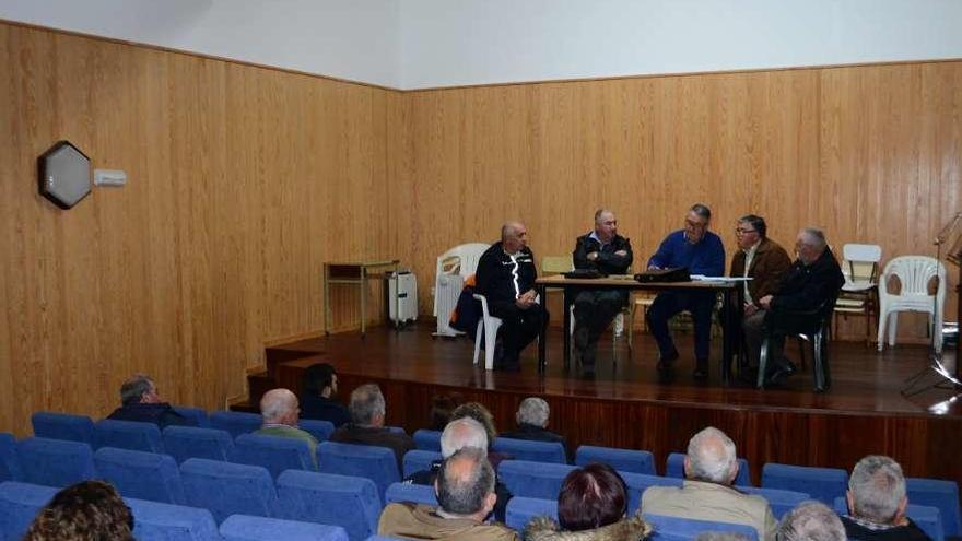 Un momento de la asamblea de los viticultores para renovar su directiva. // Gonzalo Núñez