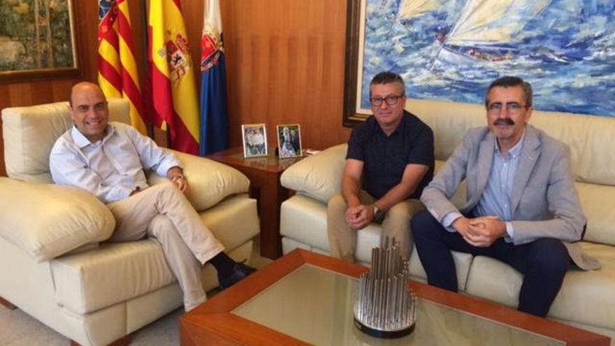Imagen de la reunión entre el alcalde, Gabriel Echávarri y el concejal de Seguridad, Fernando Marcos