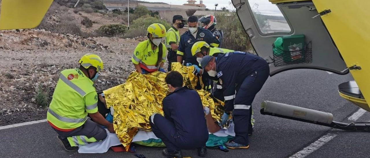 Traslado de una persona accidentada en el helicóptero del Servicio de Urgencias Canario (SUC). | | E.D.