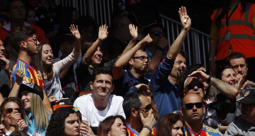 La afición en el derbi femenino de Mestalla