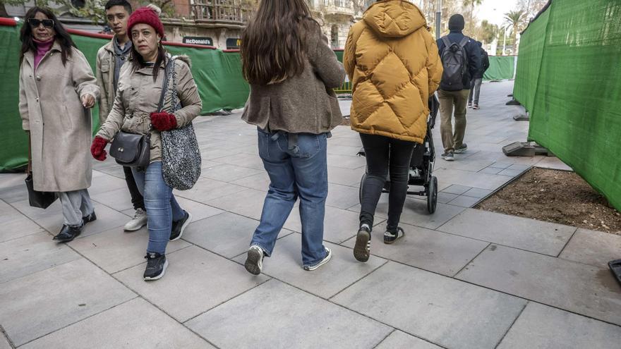 FOTOS | Abierta al público una pequeña parte de la nueva Plaza España: &quot;Todo sigue igual&quot;