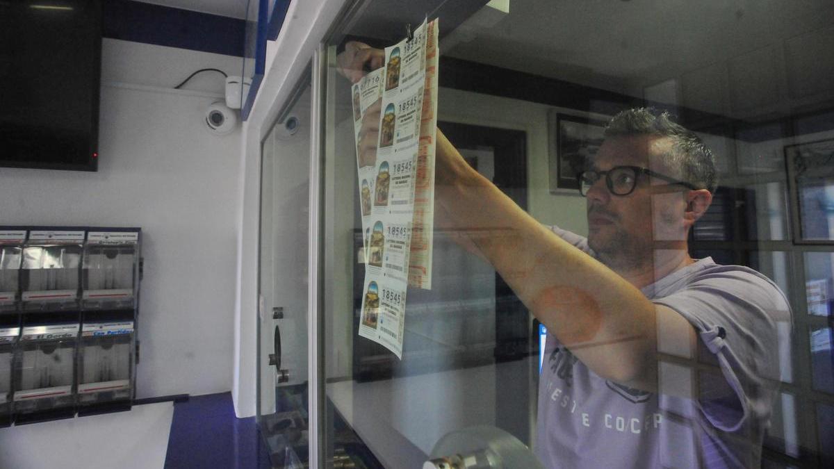Imagen de archivo del despacho de lotería de Carril.