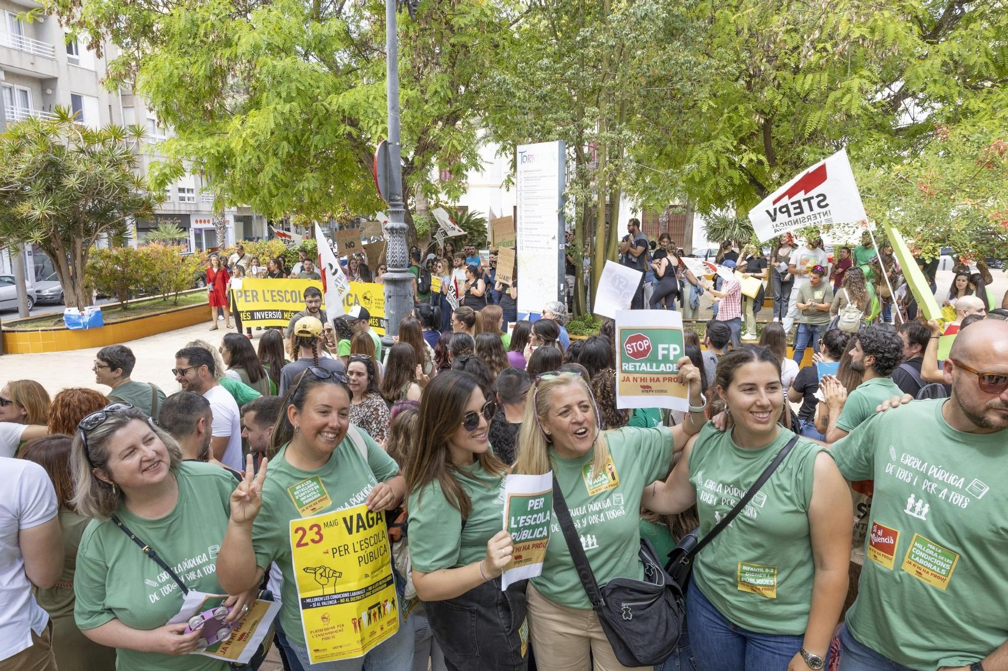 TORREVIEJA I Protesta de la jornada de huelga de los docentes contra los recortes en Educación