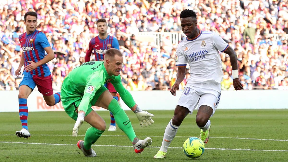 Ter Stegen, en una acción del clásico ante Vinicius