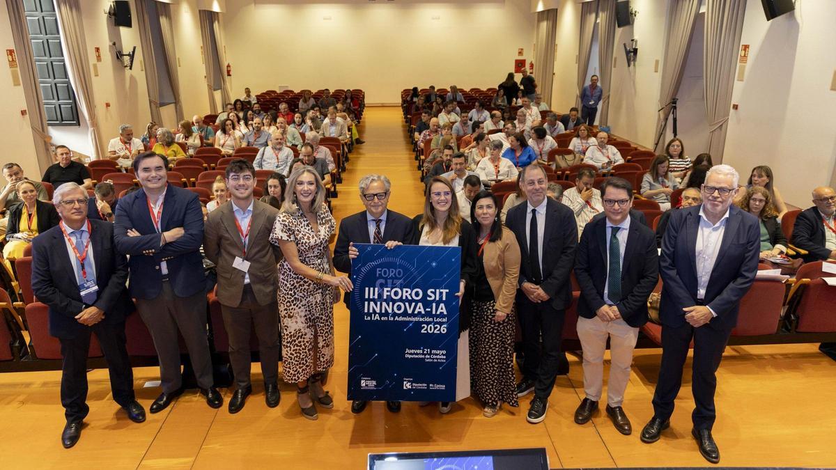 Autoridades y participantes en la inauguración del 3º Foro Sit Innova.